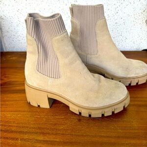 STEVE MADDEN HUTCH SUEDE BOOTS